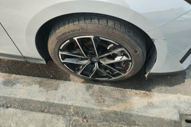 Used CHANGAN UNI-V iDD 2024 Blue Whale Smart Electric iDD 136km ZhiKu Model Right Front Wheel Hub
