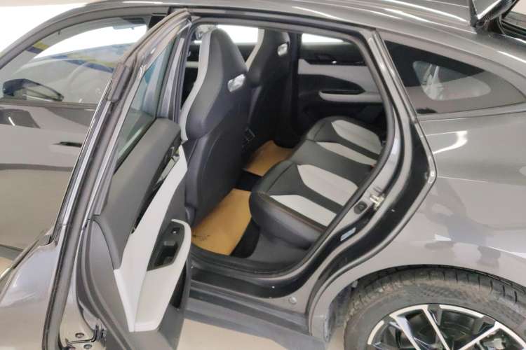 Used CHANGAN UNI-V iDD 2024 Blue Whale Smart Electric iDD 136km Luxury Model Right Rear Seat