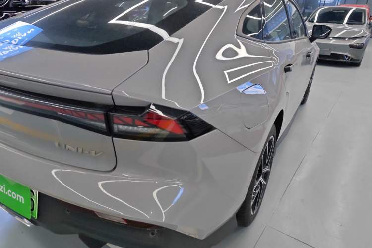 Used CHANGAN UNI-V iDD 2024 Blue Whale Smart Electric iDD 136km ZhiKu Model Right Rear Taillight