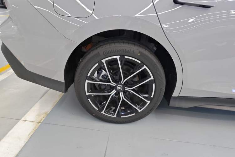 Used CHANGAN UNI-V iDD 2024 Blue Whale Smart Electric iDD 136km ZhiKu Model Right Rear Wheel Hub