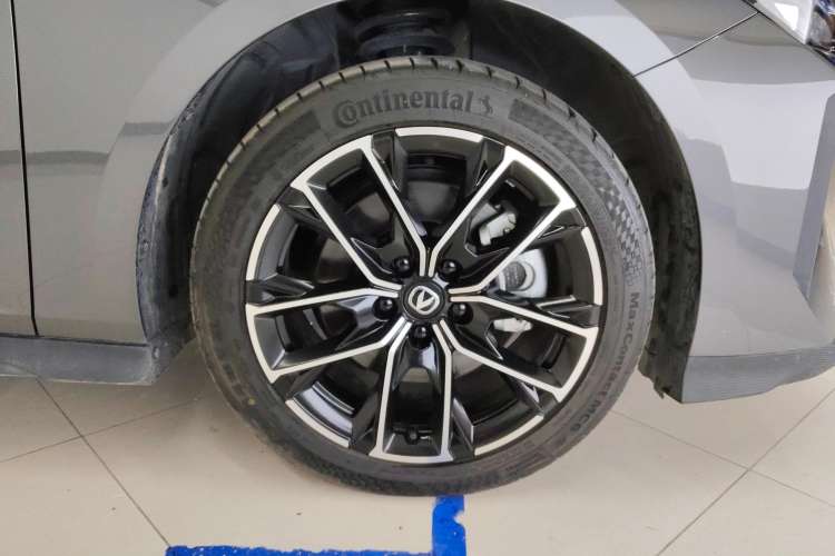 Used CHANGAN UNI-V iDD 2024 Blue Whale Smart Electric iDD 136km Luxury Model Right Rear Wheel Hub