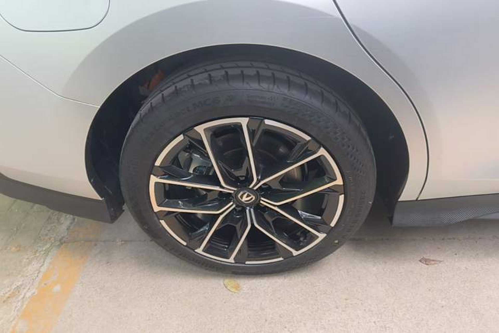 Used CHANGAN UNI-V iDD 2024 Blue Whale Smart Electric iDD 136km Luxury Model Right Rear Wheel Hub