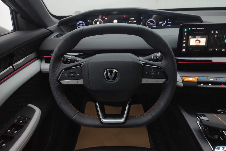 Used CHANGAN UNI-V iDD 2024 Blue Whale Smart Electric iDD 136km Luxury Model Steering Wheel