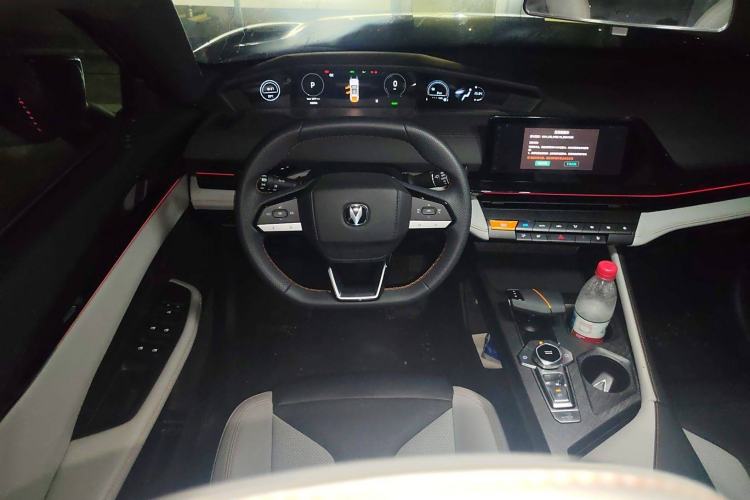 Used CHANGAN UNI-V iDD 2024 Blue Whale Smart Electric iDD 136km Luxury Model Steering Wheel