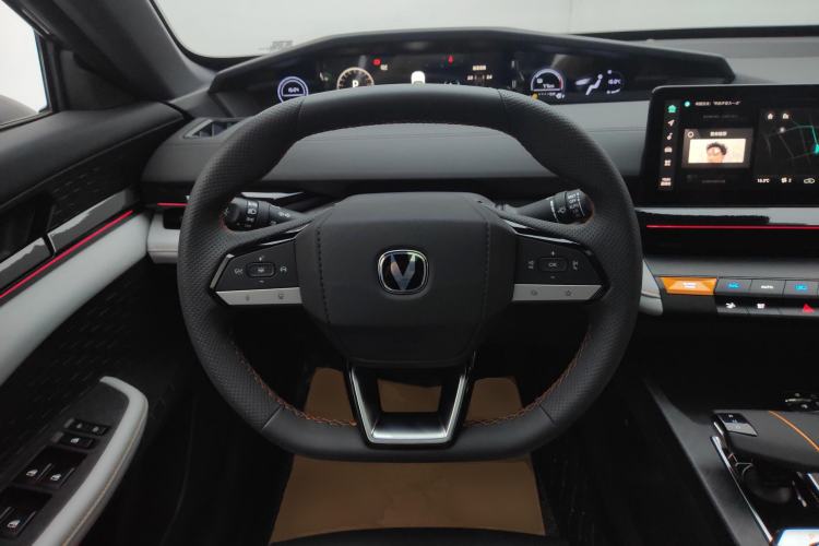 Used CHANGAN UNI-V iDD 2024 Blue Whale Smart Electric iDD 136km Luxury Model Steering Wheel