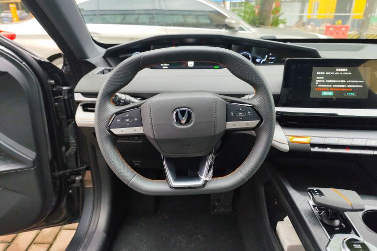 Used CHANGAN UNI-V iDD 2024 Blue Whale Smart Electric iDD 136km Luxury Model Steering Wheel