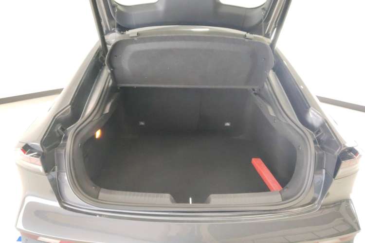 Used CHANGAN UNI-V iDD 2024 Blue Whale Smart Electric iDD 136km Luxury Model Trunk