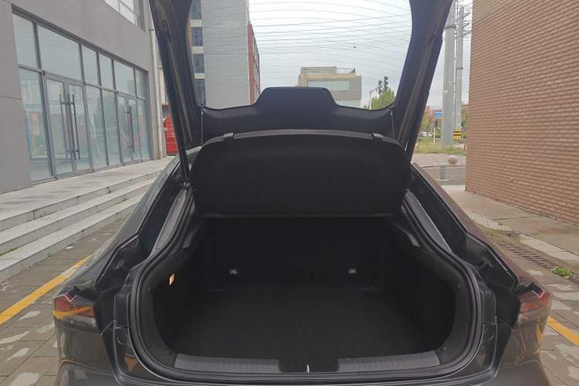 Used CHANGAN UNI-V iDD 2024 Blue Whale Smart Electric iDD 136km Luxury Model Trunk