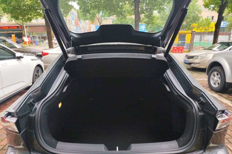 Used CHANGAN UNI-V iDD 2024 Blue Whale Smart Electric iDD 136km Luxury Model Trunk