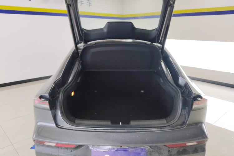 Used CHANGAN UNI-V iDD 2024 Blue Whale Smart Electric iDD 136km Luxury Model Trunk