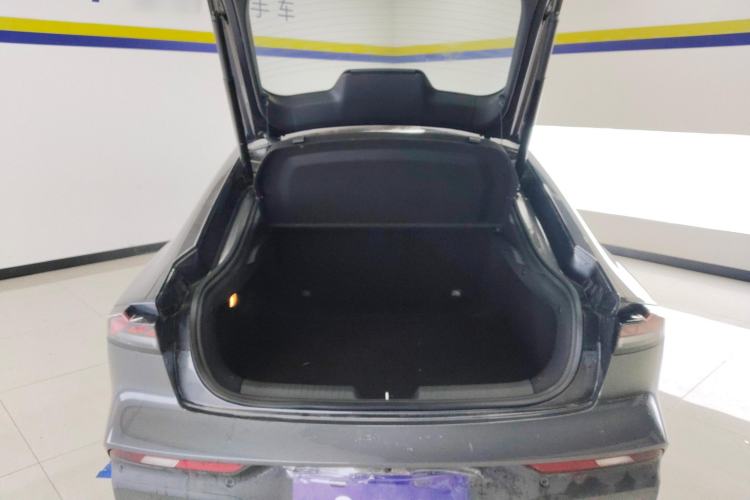 Used CHANGAN UNI-V iDD 2024 Blue Whale Smart Electric iDD 136km Luxury Model Trunk
