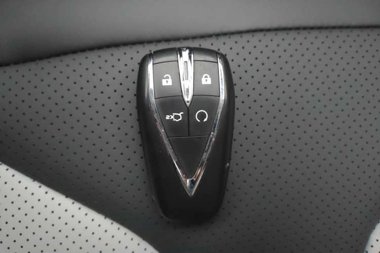 Used CHANGAN UNI-V iDD 2024 Blue Whale Smart Electric iDD 136km Luxury Model Vehicle Key