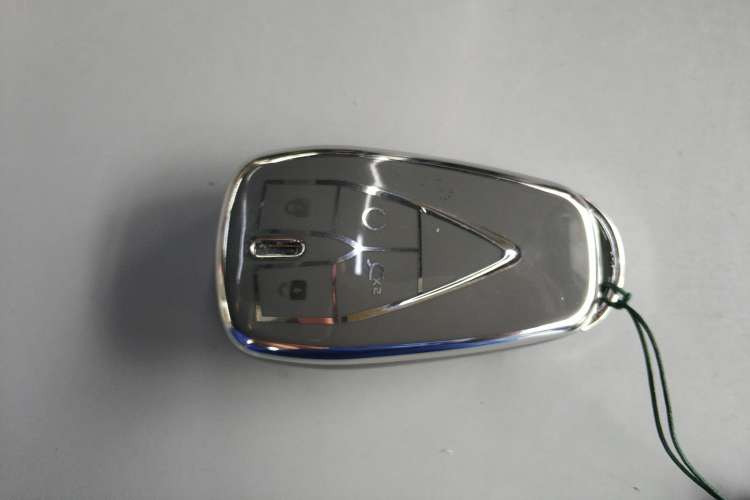 Used CHANGAN UNI-V iDD 2024 Blue Whale Smart Electric iDD 136km Luxury Model Vehicle Key