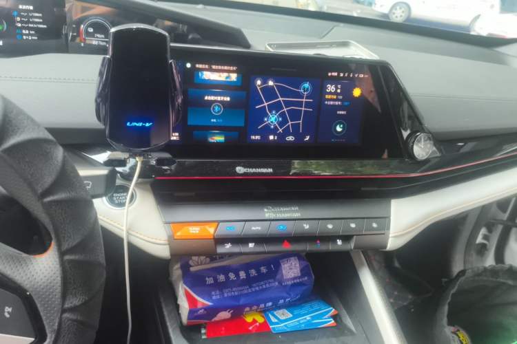 Used CHANGAN UNI-V iDD 2024 Blue Whale Smart Electric iDD 136km Luxury Model Audio And AC Panel