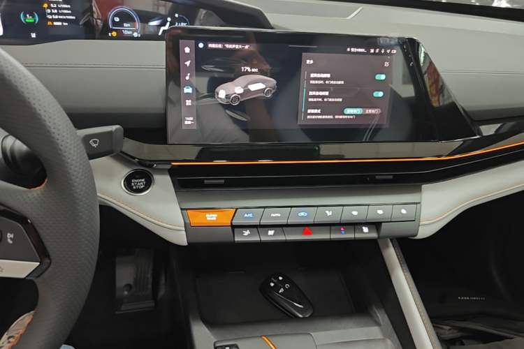 Used CHANGAN UNI-V iDD 2024 Blue Whale Smart Electric iDD 136km Luxury Model Audio And AC Panel