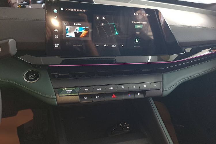 Used CHANGAN UNI-V iDD 2024 Blue Whale Smart Electric iDD 136km Luxury Model Audio And AC Panel