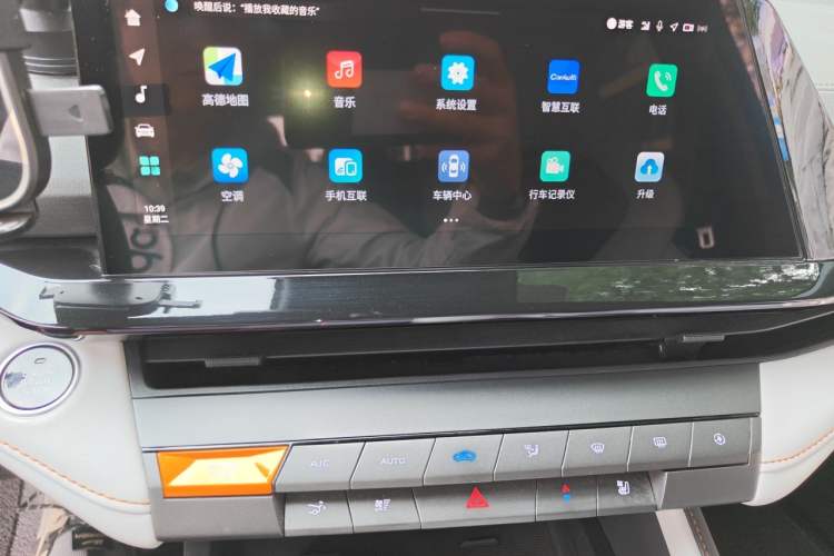 Used CHANGAN UNI-V iDD 2024 Blue Whale Smart Electric iDD 136km Luxury Model Audio And AC Panel