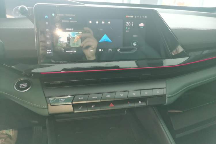 Used CHANGAN UNI-V iDD 2024 Blue Whale Smart Electric iDD 136km Luxury Model Audio And AC Panel