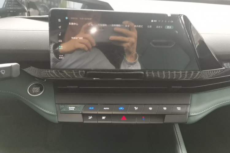 Used CHANGAN UNI-V iDD 2024 Blue Whale Smart Electric iDD 136km ZhiKu Model Audio And AC Panel