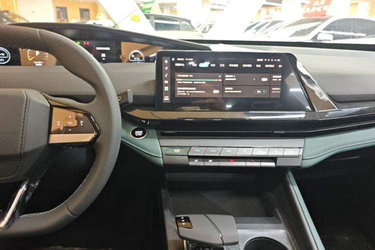 Used CHANGAN UNI-V iDD 2024 Blue Whale Smart Electric iDD 136km ZhiKu Model Audio And AC Panel