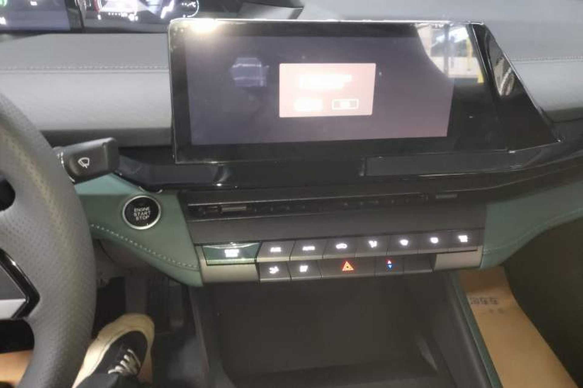 Used CHANGAN UNI-V iDD 2024 Blue Whale Smart Electric iDD 136km ZhiKu Model Audio And AC Panel
