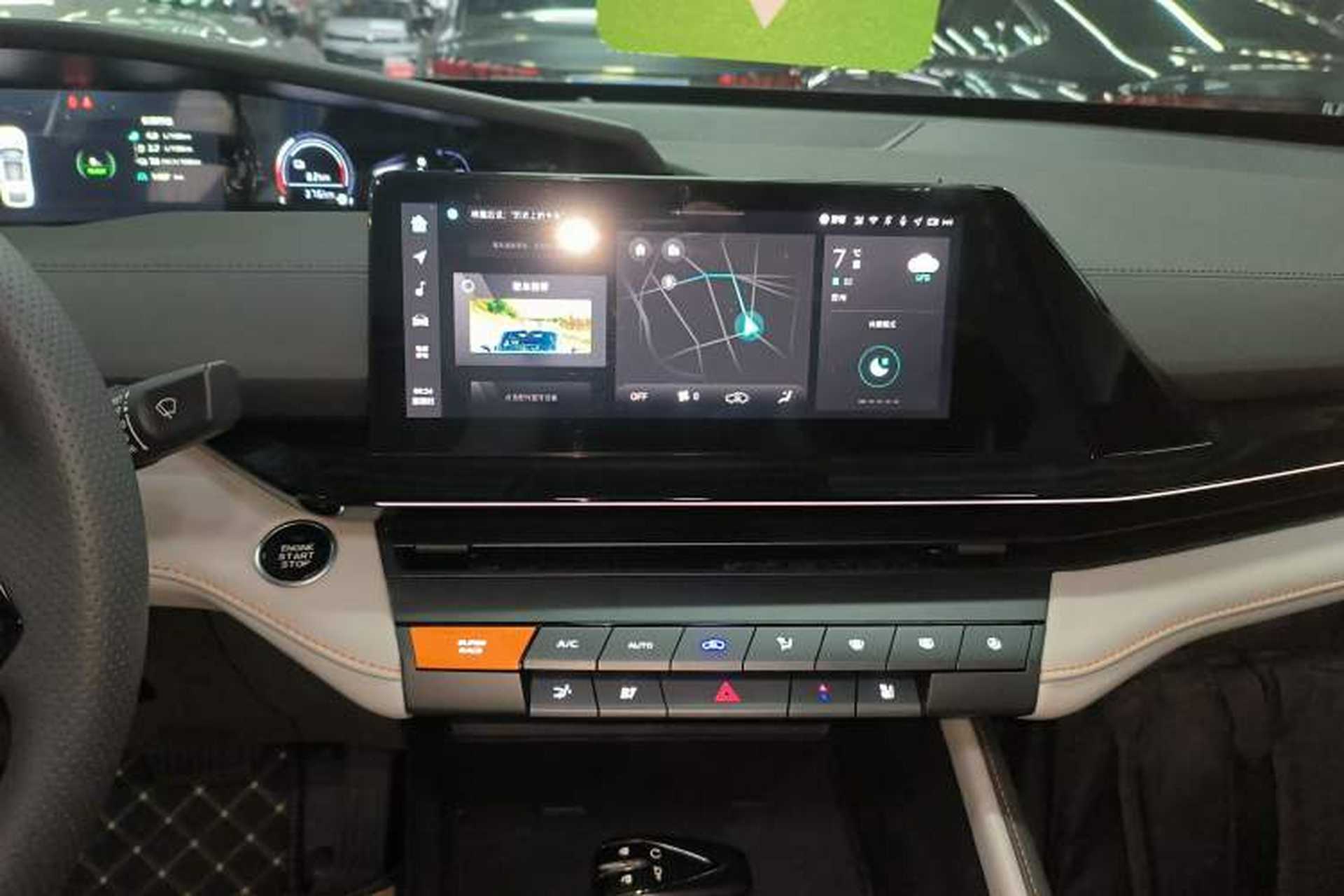 Used CHANGAN UNI-V iDD 2024 Blue Whale Smart Electric iDD 136km Luxury Model Audio And AC Panel