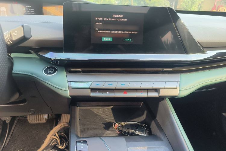 Used CHANGAN UNI-V iDD 2024 Blue Whale Smart Electric iDD 136km ZhiKu Model Audio And AC Panel
