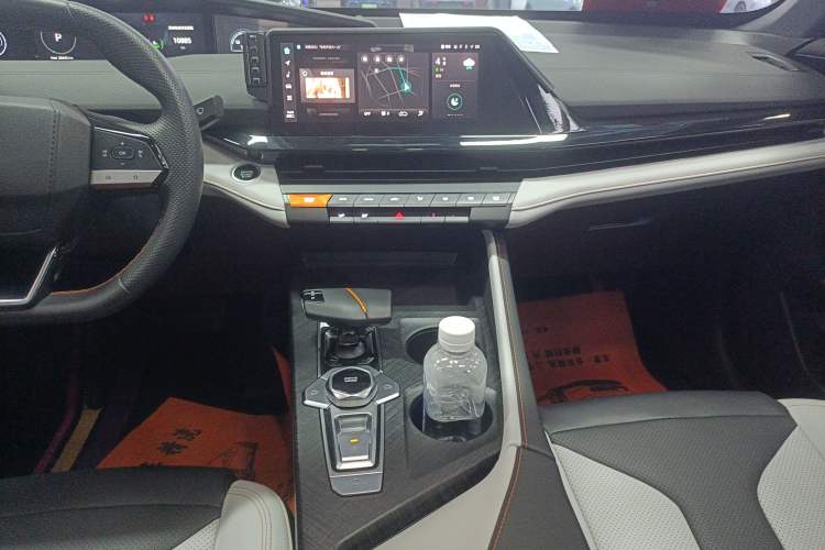 Used CHANGAN UNI-V iDD 2024 Blue Whale Smart Electric iDD 136km ZhiKu Model Audio And AC Panel