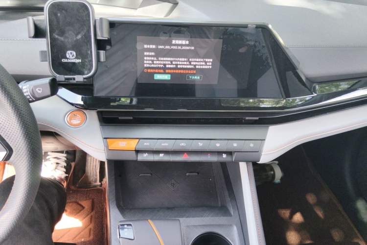 Used CHANGAN UNI-V iDD 2024 Blue Whale Smart Electric iDD 136km Luxury Model Audio And AC Panel