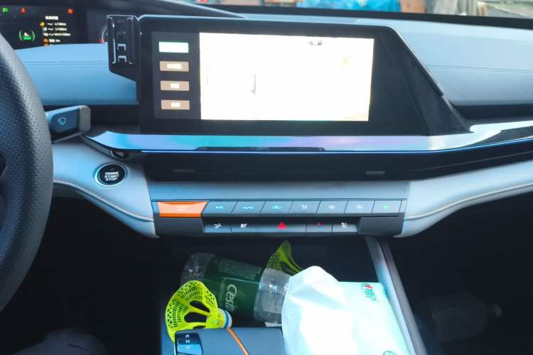 Used CHANGAN UNI-V iDD 2024 Blue Whale Smart Electric iDD 136km Luxury Model Audio And AC Panel