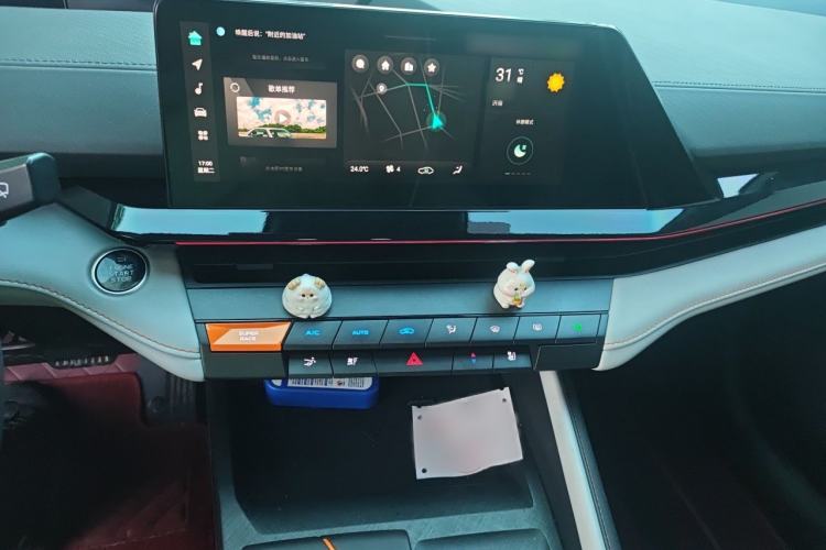 Used CHANGAN UNI-V iDD 2024 Blue Whale Smart Electric iDD 136km Luxury Model Audio And AC Panel