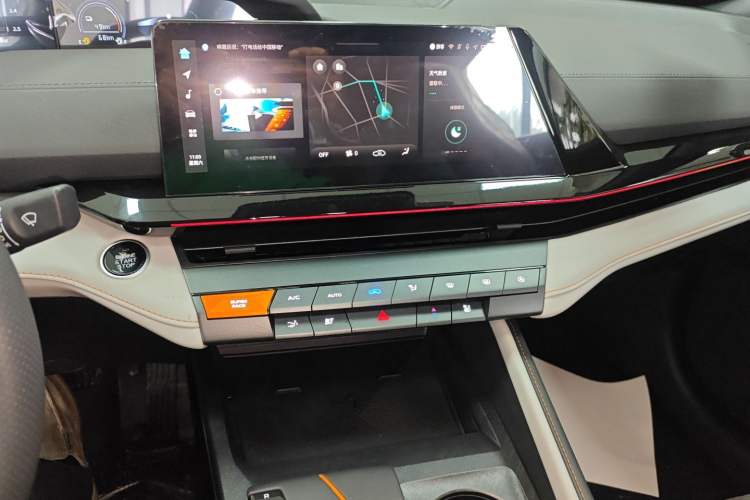 Used CHANGAN UNI-V iDD 2024 Blue Whale Smart Electric iDD 136km Luxury Model Audio And AC Panel