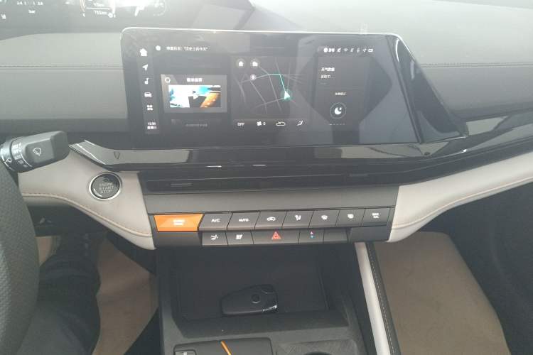 Used CHANGAN UNI-V iDD 2024 Blue Whale Smart Electric iDD 136km ZhiKu Model Audio And AC Panel