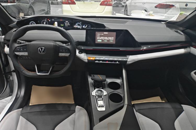 Used CHANGAN UNI-V iDD 2024 Blue Whale Smart Electric iDD 136km Luxury Model Center Console
