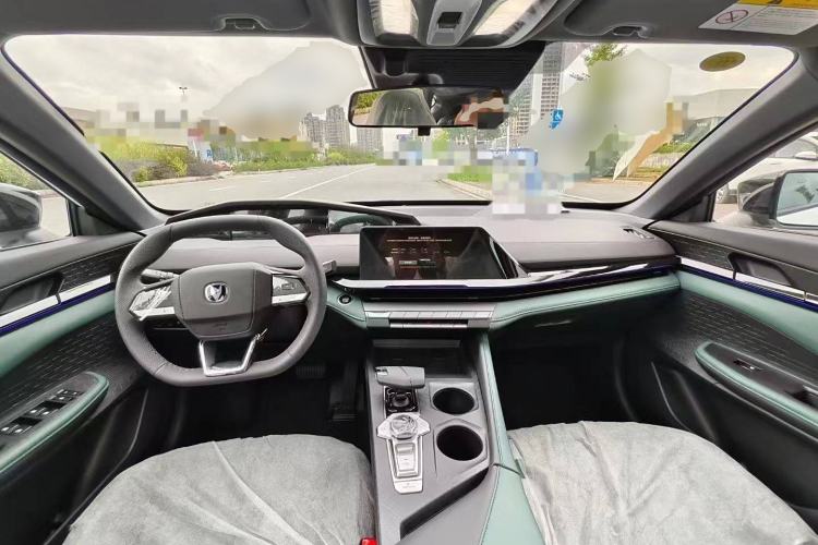 Used CHANGAN UNI-V iDD 2024 Blue Whale Smart Electric iDD 136km Luxury Model Center Console