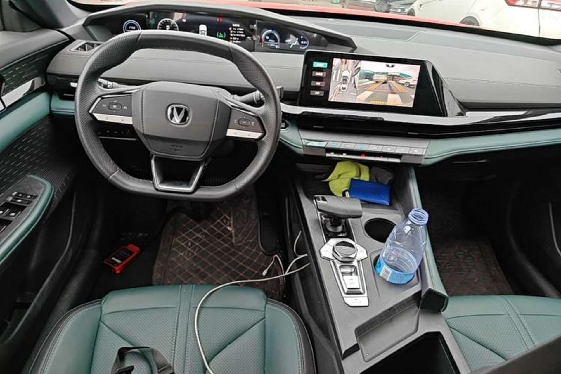 Used CHANGAN UNI-V iDD 2024 Blue Whale Smart Electric iDD 136km ZhiKu Model Center Console