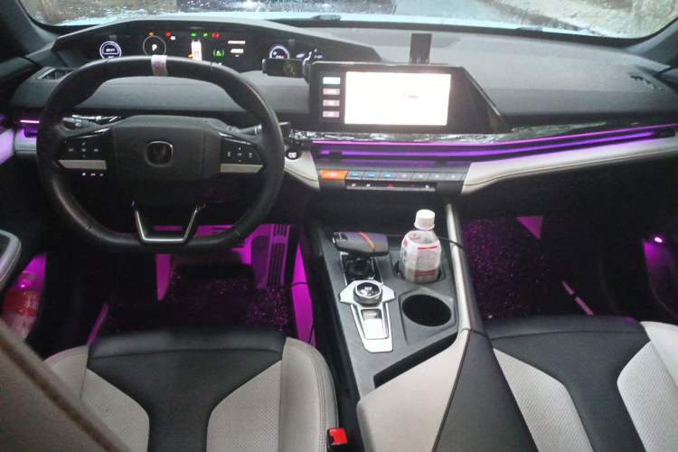 Used CHANGAN UNI-V iDD 2024 Blue Whale Smart Electric iDD 136km Luxury Model Center Console