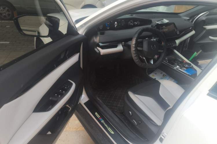 Used CHANGAN UNI-V iDD 2024 Blue Whale Smart Electric iDD 136km Luxury Model Driver Seat