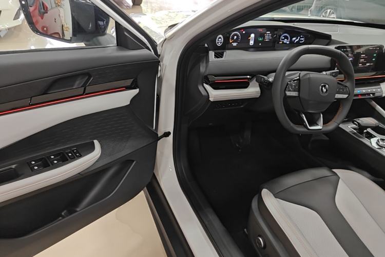 Used CHANGAN UNI-V iDD 2024 Blue Whale Smart Electric iDD 136km Luxury Model Driver Seat
