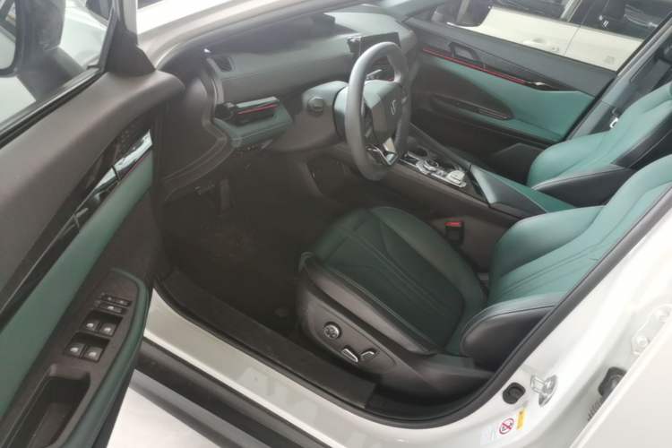 Used CHANGAN UNI-V iDD 2024 Blue Whale Smart Electric iDD 136km Luxury Model Driver Seat