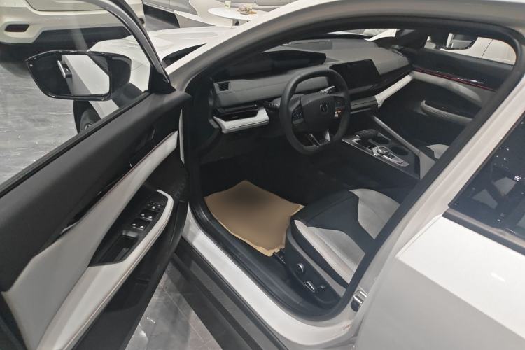 Used CHANGAN UNI-V iDD 2024 Blue Whale Smart Electric iDD 136km Luxury Model Driver Seat