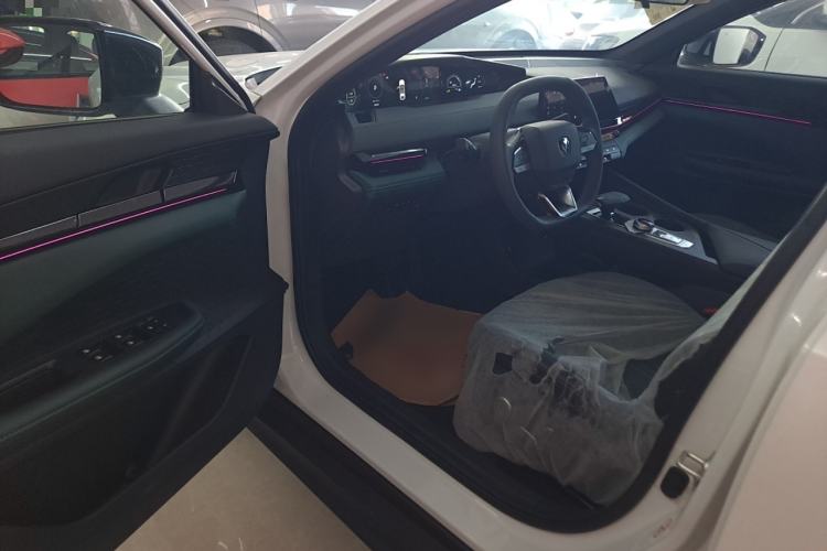 Used CHANGAN UNI-V iDD 2024 Blue Whale Smart Electric iDD 136km Luxury Model Driver Seat