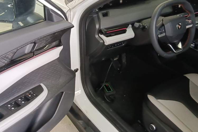 Used CHANGAN UNI-V iDD 2024 Blue Whale Smart Electric iDD 136km Luxury Model Driver Seat