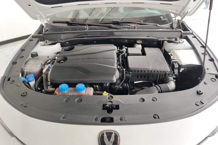 Used CHANGAN UNI-V iDD 2024 Blue Whale Smart Electric iDD 136km ZhiKu Model Engine Bay