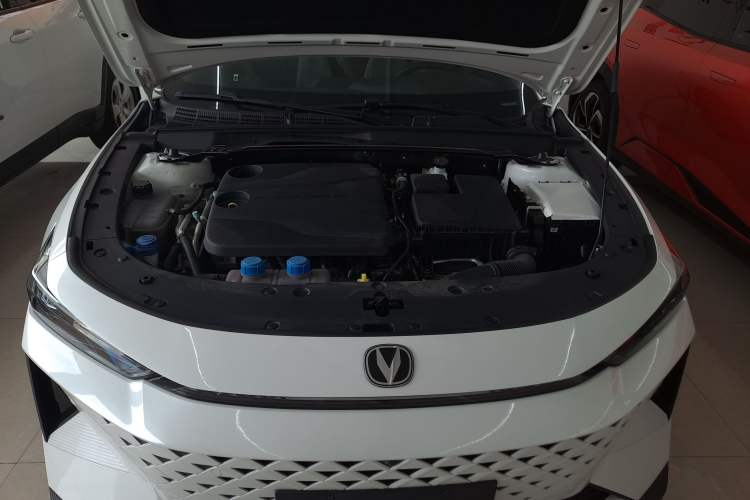 Used CHANGAN UNI-V iDD 2024 Blue Whale Smart Electric iDD 136km Luxury Model Engine Bay