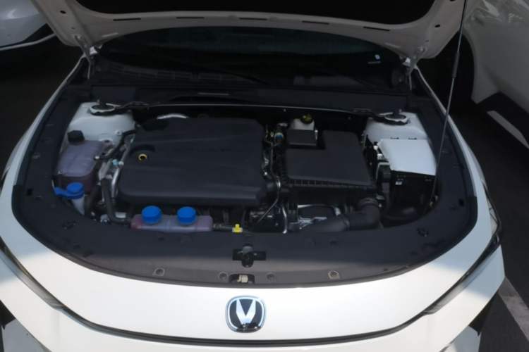 Used CHANGAN UNI-V iDD 2024 Blue Whale Smart Electric iDD 136km ZhiKu Model Engine Bay