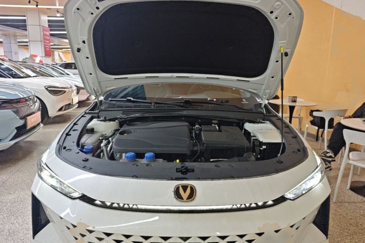 Used CHANGAN UNI-V iDD 2024 Blue Whale Smart Electric iDD 136km ZhiKu Model Engine Bay