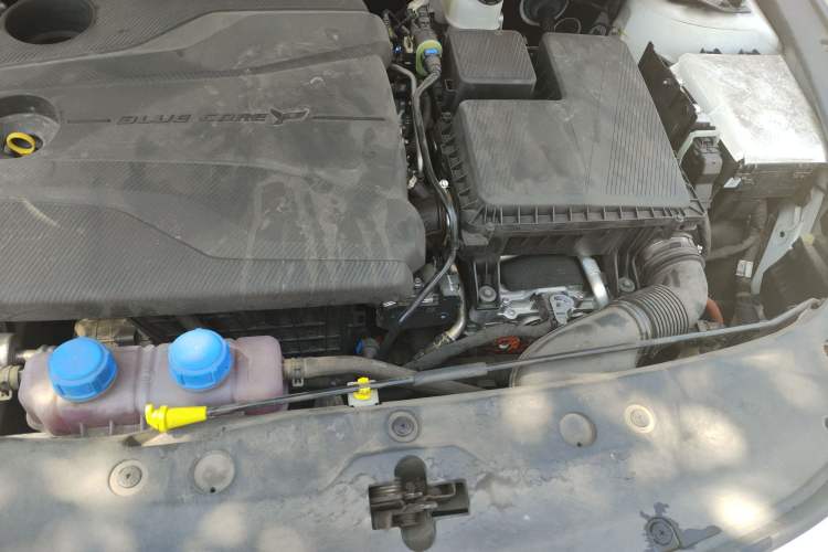 Used CHANGAN UNI-V iDD 2024 Blue Whale Smart Electric iDD 136km ZhiKu Model Engine Bay Left