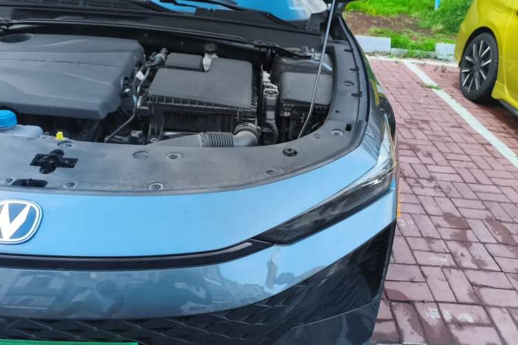 Used CHANGAN UNI-V iDD 2024 Blue Whale Smart Electric iDD 136km Luxury Model Engine Bay Left