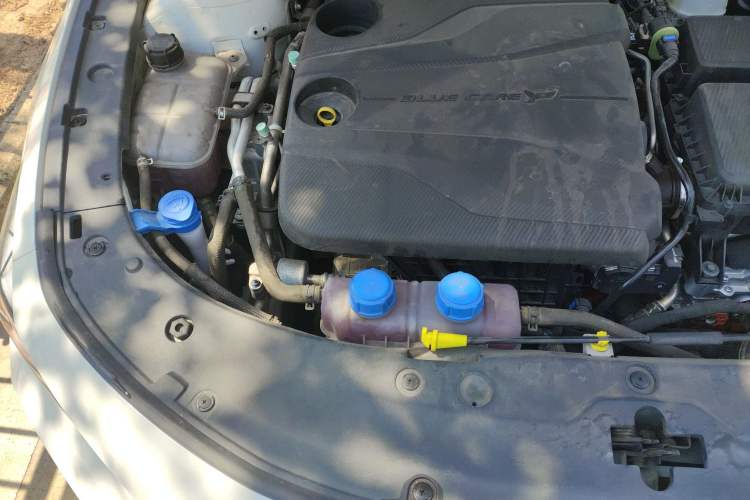 Used CHANGAN UNI-V iDD 2024 Blue Whale Smart Electric iDD 136km ZhiKu Model Engine Bay Right